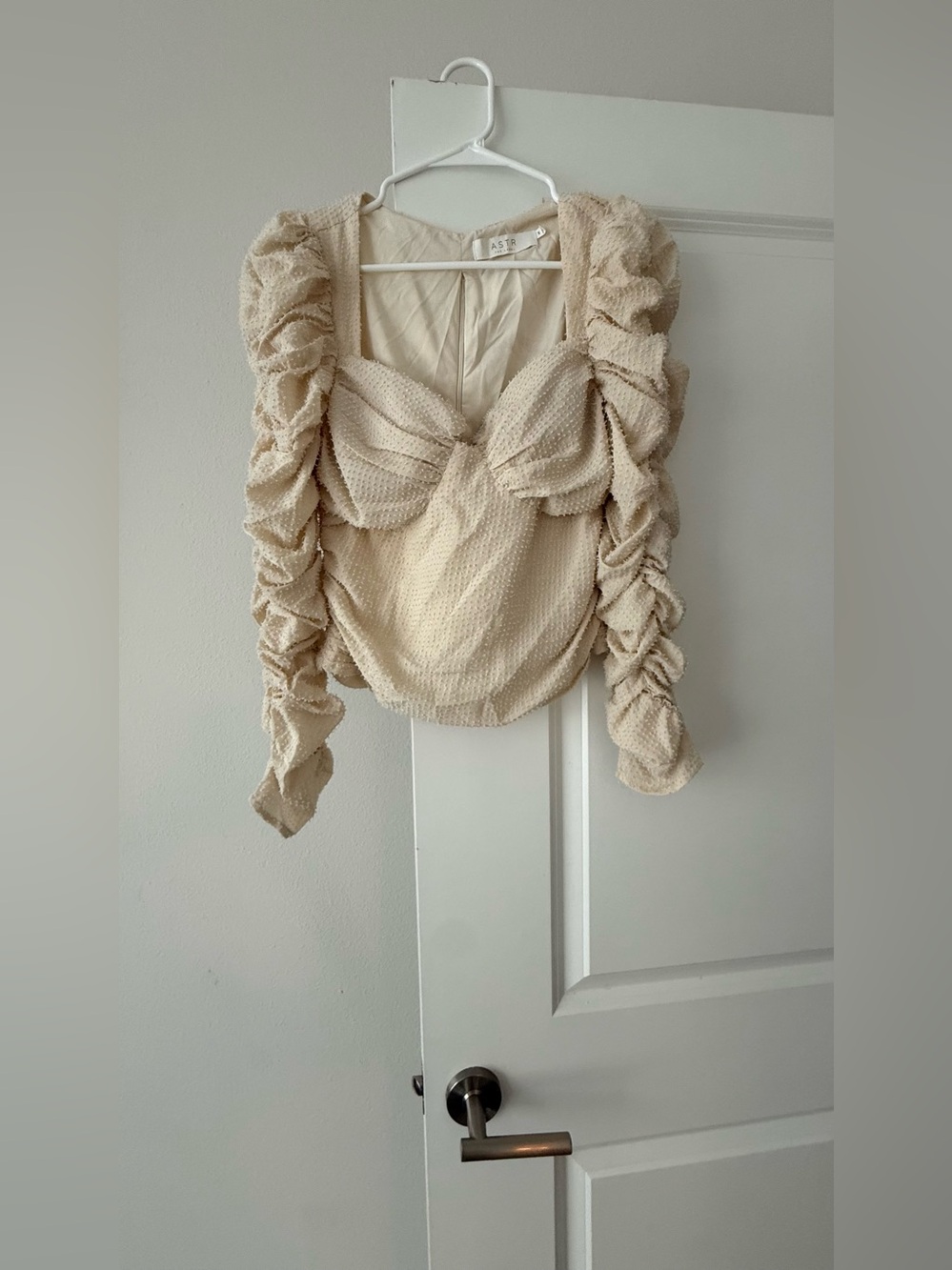 ASTR Cream Textured Ruffled Sleeve Crop Top